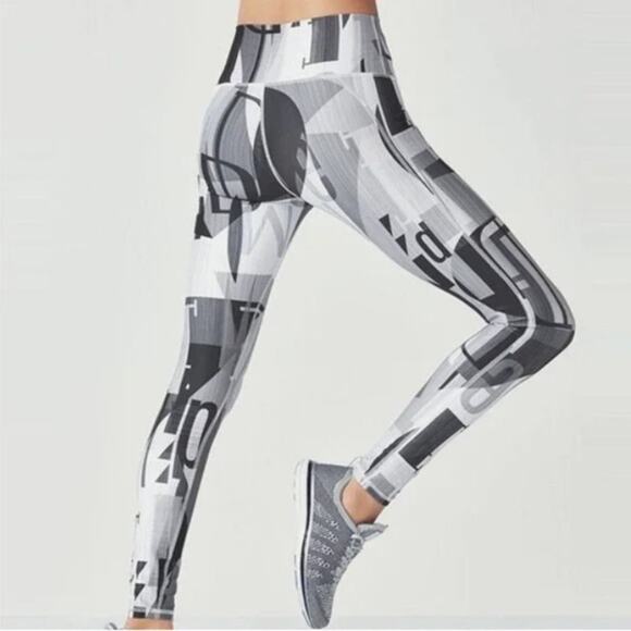 Fabletics Demi Lovato Graphic Print Grey Leggings High Waist Lisette Y2K - Picture 1 of 8